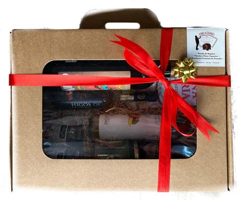 Cesta regalo de productos gourmet de Tenerife con vino y queso
